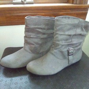 Never worn women's gray suede ankle boots size 9.5